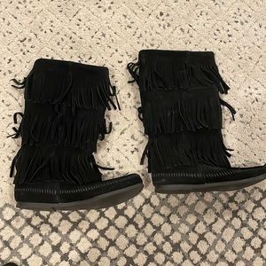 Minnetonka Black Boots (Size: 7)